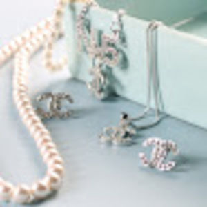 Meet your Posher, Leona